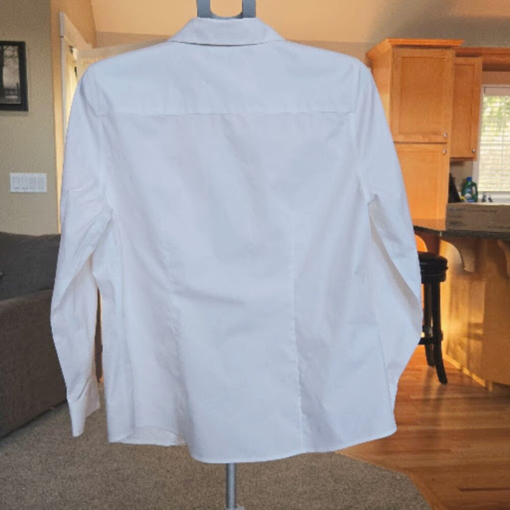 NWOT Chicos sz 2 (Large / 12) no iron button down long sleeve shirt - Picture 2 of 3